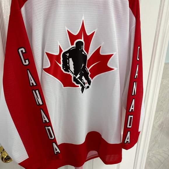 CCM Canada Hockey Jersey Size L - Picture 11 of 11